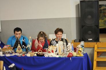 „Z tradycją i ze smakiem” w Ostrówku. Stoiska odwiedziły dziesiątki mieszkańców regionu